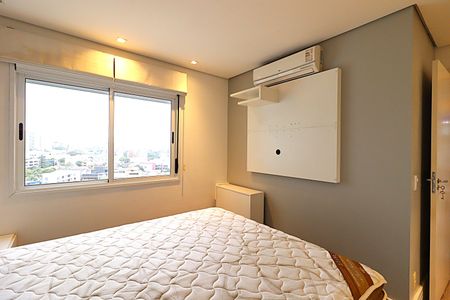 Suíte de apartamento para alugar com 2 quartos, 68m² em Vila Ipiranga, Porto Alegre