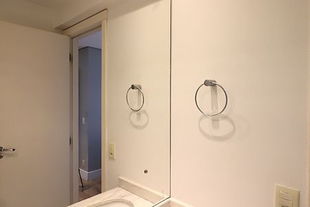 Banheiro da Suíte de apartamento para alugar com 2 quartos, 68m² em Vila Ipiranga, Porto Alegre
