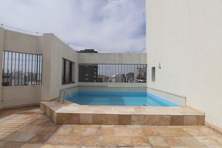 Apartamento para alugar com 163m², 4 quartos e 2 vagas Apartamento para alugar com 163m², 4 quartos e 2 vagasÁrea comum - Piscina