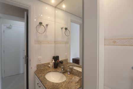 Apartamento para alugar com 163m², 4 quartos e 2 vagas Apartamento para alugar com 163m², 4 quartos e 2 vagasBanheiro Suíte