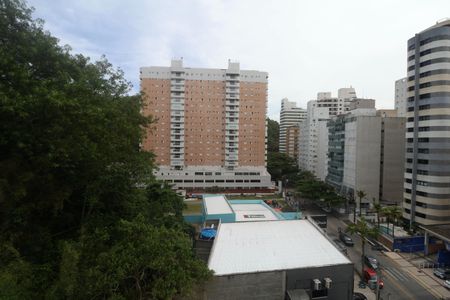 Apartamento para alugar com 163m², 4 quartos e 2 vagas Apartamento para alugar com 163m², 4 quartos e 2 vagasVista