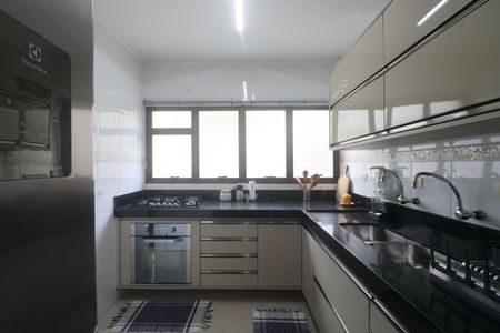 Apartamento para alugar com 163m², 4 quartos e 2 vagas Apartamento para alugar com 163m², 4 quartos e 2 vagasCozinha