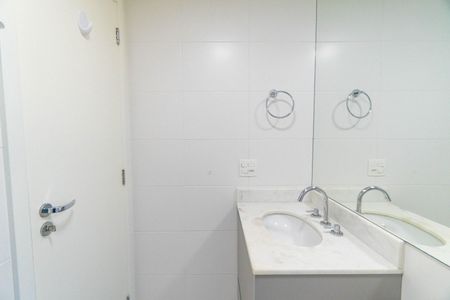 Apartamento à venda com 69m², 2 quartos e 1 vagaBanheiro Social