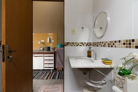 Casa à venda com 165m², 4 quartos e 2 vagasBanheiro de Serviço