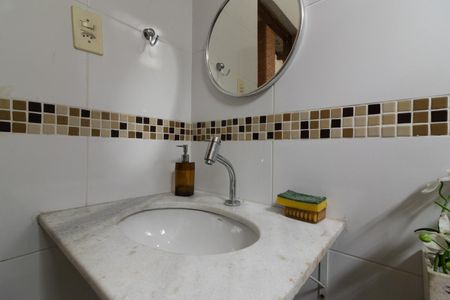 Casa à venda com 165m², 4 quartos e 2 vagasBanheiro de Serviço