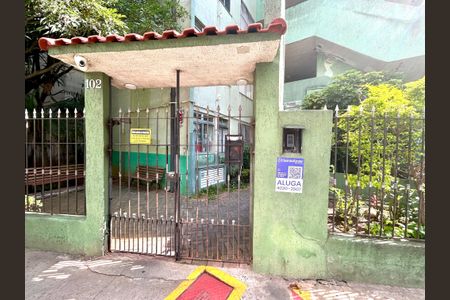 Apartamento para alugar com 45m², 2 quartos e sem vaga Apartamento para alugar com 45m², 2 quartos e sem vagaPlaca instalada na fachada do imóvel