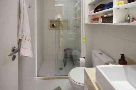 Apartamento à venda com 76m², 2 quartos e 1 vagaBanheiro da Suite