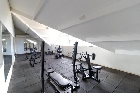 Casa de condomínio à venda com 330m², 4 quartos e 4 vagas Casa de condomínio à venda com 330m², 4 quartos e 4 vagasÁrea comum - Academia