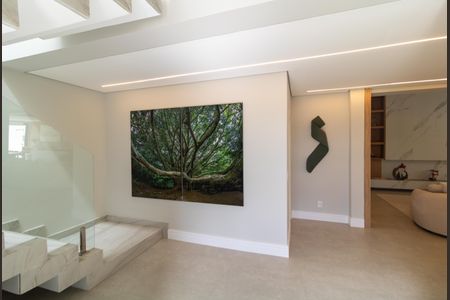 Casa de condomínio à venda com 330m², 4 quartos e 4 vagas Casa de condomínio à venda com 330m², 4 quartos e 4 vagasHall de entrada