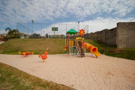 Casa de condomínio à venda com 330m², 4 quartos e 4 vagas Casa de condomínio à venda com 330m², 4 quartos e 4 vagasÁrea comum - Playground