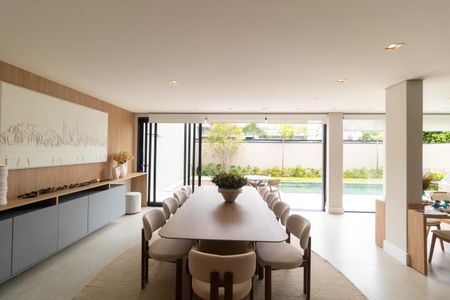 Casa de condomínio à venda com 330m², 4 quartos e 4 vagas Casa de condomínio à venda com 330m², 4 quartos e 4 vagasVaranda gourmet