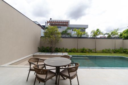 Casa de condomínio à venda com 330m², 4 quartos e 4 vagas Casa de condomínio à venda com 330m², 4 quartos e 4 vagasQuintal