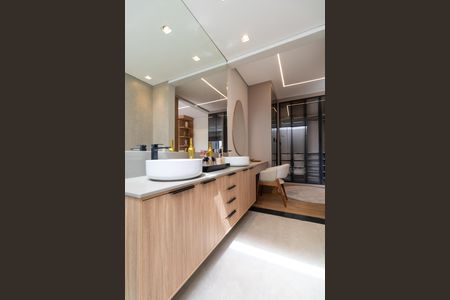 Casa de condomínio à venda com 330m², 4 quartos e 4 vagas Casa de condomínio à venda com 330m², 4 quartos e 4 vagasBanheiro da Suíte 04