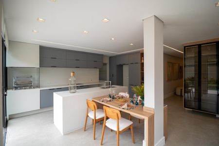 Casa de condomínio à venda com 330m², 4 quartos e 4 vagas Casa de condomínio à venda com 330m², 4 quartos e 4 vagasCozinha