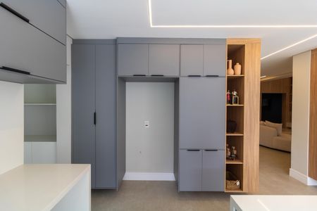 Casa de condomínio à venda com 330m², 4 quartos e 4 vagas Casa de condomínio à venda com 330m², 4 quartos e 4 vagasCozinha