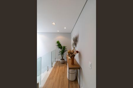 Casa de condomínio à venda com 330m², 4 quartos e 4 vagas Casa de condomínio à venda com 330m², 4 quartos e 4 vagasCorredor