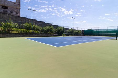 Casa de condomínio à venda com 330m², 4 quartos e 4 vagas Casa de condomínio à venda com 330m², 4 quartos e 4 vagasÁrea comum - Quadra de tênis