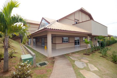 Casa de condomínio à venda com 330m², 4 quartos e 4 vagas Casa de condomínio à venda com 330m², 4 quartos e 4 vagasÁrea comum
