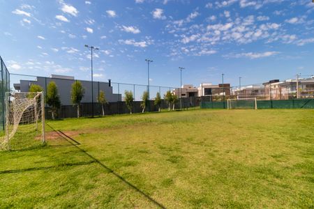 Casa de condomínio à venda com 330m², 4 quartos e 4 vagas Casa de condomínio à venda com 330m², 4 quartos e 4 vagasÁrea comum - campo de futebol