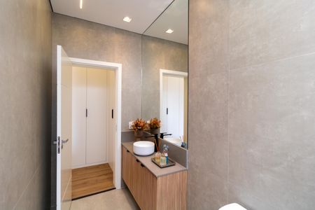 Casa de condomínio à venda com 330m², 4 quartos e 4 vagas Casa de condomínio à venda com 330m², 4 quartos e 4 vagasBanheiro da Suíte 02