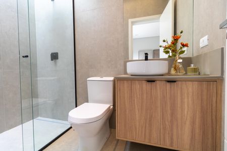 Casa de condomínio à venda com 330m², 4 quartos e 4 vagas Casa de condomínio à venda com 330m², 4 quartos e 4 vagasBanheiro da Suíte 03