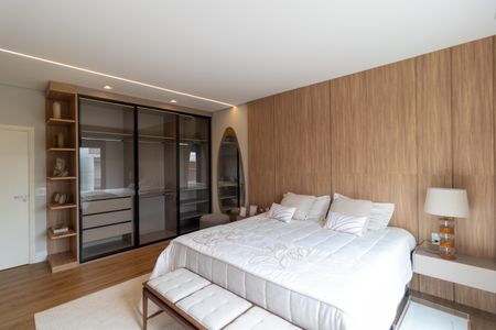 Casa de condomínio à venda com 330m², 4 quartos e 4 vagas Casa de condomínio à venda com 330m², 4 quartos e 4 vagasSuíte 04