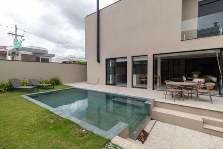 Casa de condomínio à venda com 330m², 4 quartos e 4 vagas Casa de condomínio à venda com 330m², 4 quartos e 4 vagasQuintal