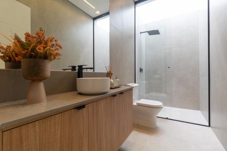 Casa de condomínio à venda com 330m², 4 quartos e 4 vagas Casa de condomínio à venda com 330m², 4 quartos e 4 vagasBanheiro da Suíte 02