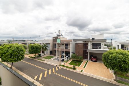 Casa de condomínio à venda com 330m², 4 quartos e 4 vagas Casa de condomínio à venda com 330m², 4 quartos e 4 vagasVista da Sacada da Suíte 02