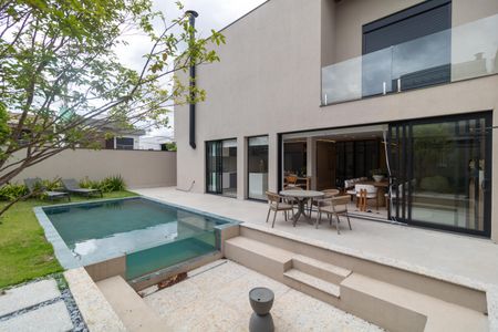 Casa de condomínio à venda com 330m², 4 quartos e 4 vagas Casa de condomínio à venda com 330m², 4 quartos e 4 vagasQuintal