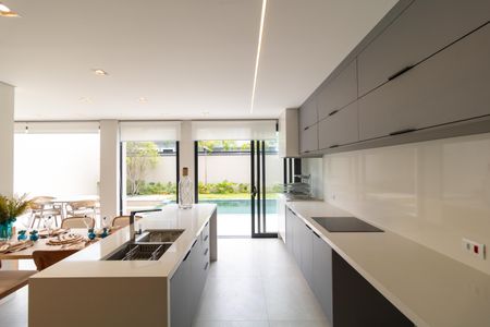 Casa de condomínio à venda com 330m², 4 quartos e 4 vagas Casa de condomínio à venda com 330m², 4 quartos e 4 vagasCozinha