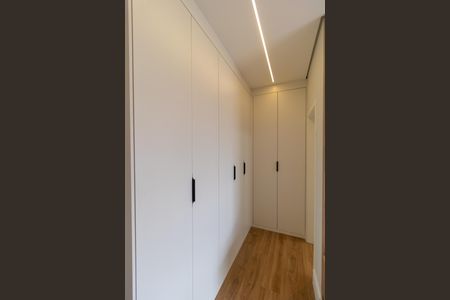 Casa de condomínio à venda com 330m², 4 quartos e 4 vagas Casa de condomínio à venda com 330m², 4 quartos e 4 vagasSuíte 02