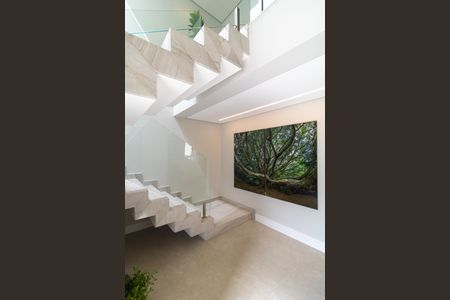 Casa de condomínio à venda com 330m², 4 quartos e 4 vagas Casa de condomínio à venda com 330m², 4 quartos e 4 vagasHall de entrada