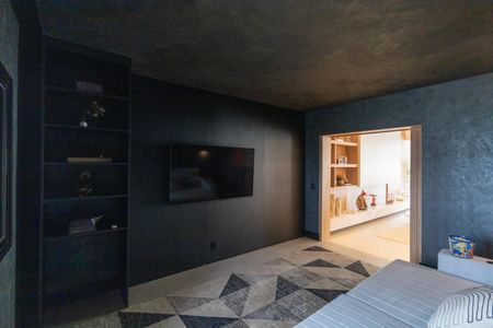 Casa de condomínio à venda com 330m², 4 quartos e 4 vagas Casa de condomínio à venda com 330m², 4 quartos e 4 vagasSala de TV