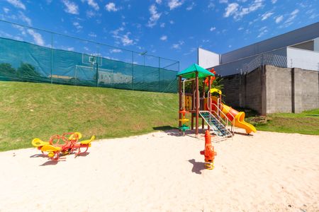 Casa de condomínio à venda com 330m², 4 quartos e 4 vagas Casa de condomínio à venda com 330m², 4 quartos e 4 vagasÁrea comum - Playground