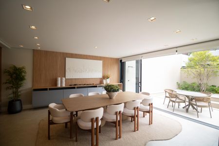 Casa de condomínio à venda com 330m², 4 quartos e 4 vagas Casa de condomínio à venda com 330m², 4 quartos e 4 vagasVaranda gourmet