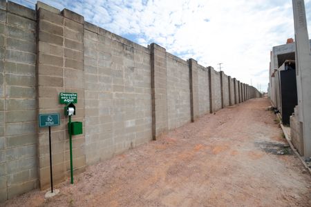 Casa de condomínio à venda com 330m², 4 quartos e 4 vagas Casa de condomínio à venda com 330m², 4 quartos e 4 vagasÁrea comum - Espaço de caminhada