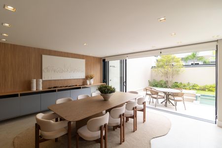 Casa de condomínio à venda com 330m², 4 quartos e 4 vagas Casa de condomínio à venda com 330m², 4 quartos e 4 vagasVaranda gourmet