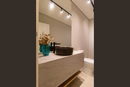 Casa de condomínio à venda com 330m², 4 quartos e 4 vagas Casa de condomínio à venda com 330m², 4 quartos e 4 vagasLavabo