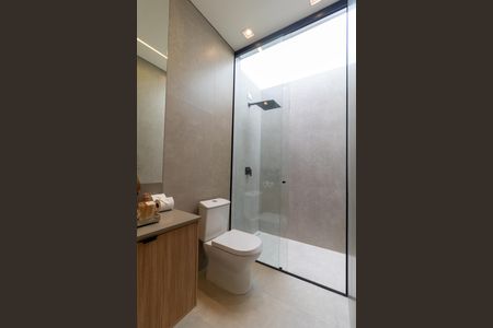 Casa de condomínio à venda com 330m², 4 quartos e 4 vagas Casa de condomínio à venda com 330m², 4 quartos e 4 vagasBanheiro da Suíte 01