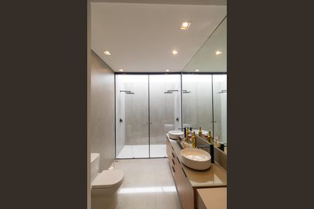 Casa de condomínio à venda com 330m², 4 quartos e 4 vagas Casa de condomínio à venda com 330m², 4 quartos e 4 vagasBanheiro da Suíte 04