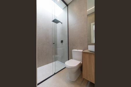 Casa de condomínio à venda com 330m², 4 quartos e 4 vagas Casa de condomínio à venda com 330m², 4 quartos e 4 vagasBanheiro da Suíte 03