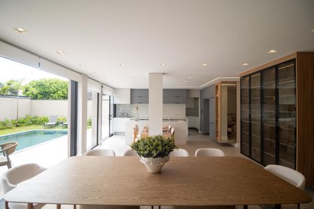 Casa de condomínio à venda com 330m², 4 quartos e 4 vagas Casa de condomínio à venda com 330m², 4 quartos e 4 vagasVaranda gourmet