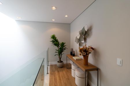 Casa de condomínio à venda com 330m², 4 quartos e 4 vagas Casa de condomínio à venda com 330m², 4 quartos e 4 vagasCorredor