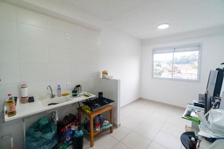 Sala/Cozinha de kitnet/studio à venda com 1 quarto, 28m² em Jardim Itacolomi, São Paulo