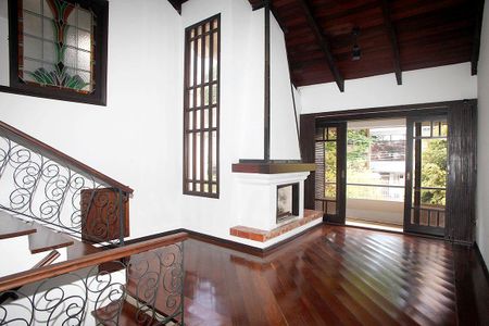 Sala 2 de casa à venda com 4 quartos, 210m² em Rio Branco, Porto Alegre