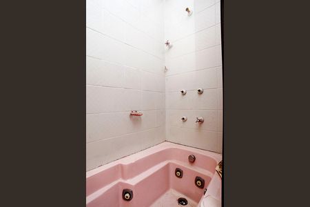 Casa à venda com 210m², 4 quartos e 2 vagasBanheiro 3