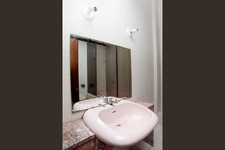 Casa à venda com 210m², 4 quartos e 2 vagasBanheiro 3