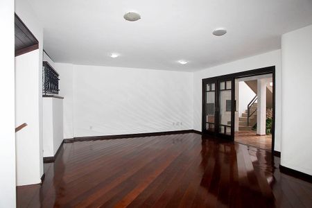 Sala 1 de casa à venda com 4 quartos, 210m² em Rio Branco, Porto Alegre