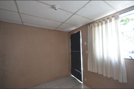 Sala de casa para alugar com 1 quarto, 76m² em Osvaldo Cruz, Rio de Janeiro